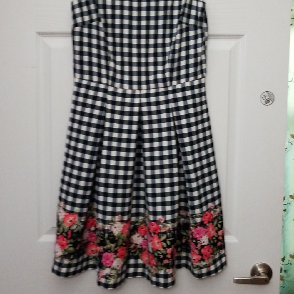 Pretty  black n white dress